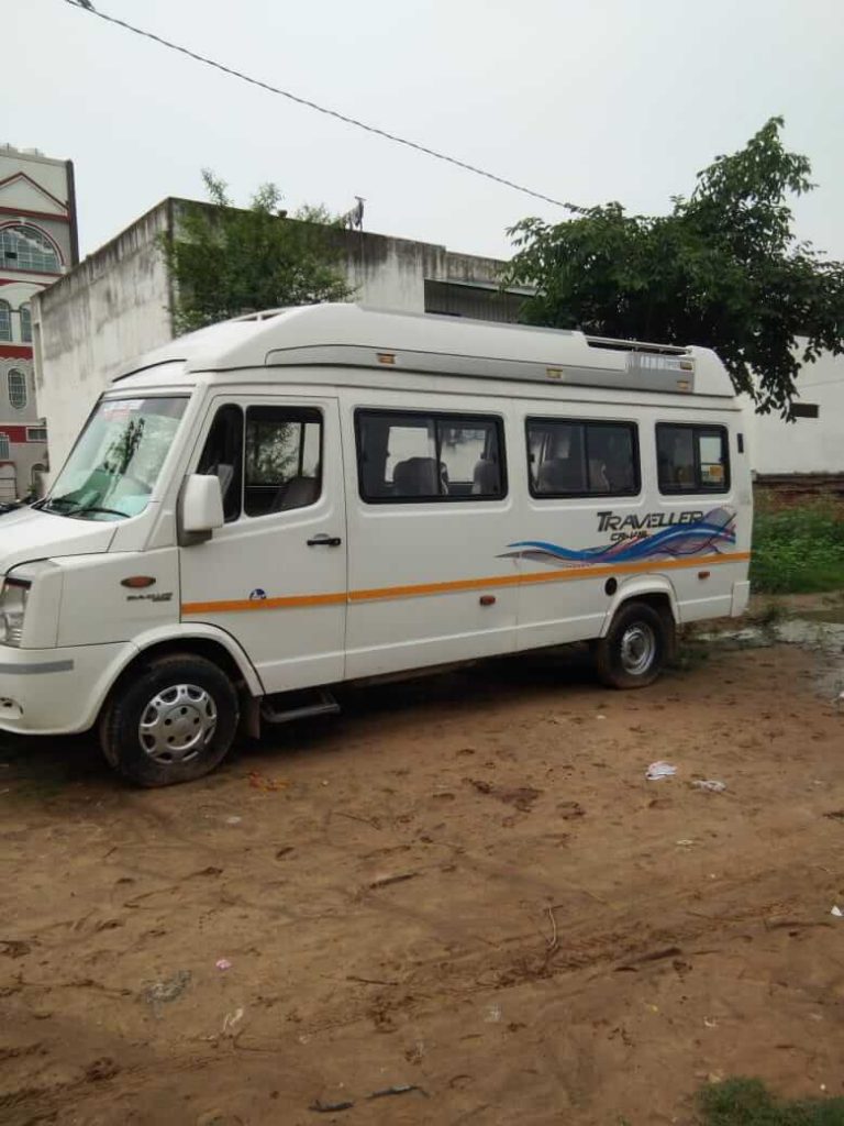 Tempo traveller in Jaipur