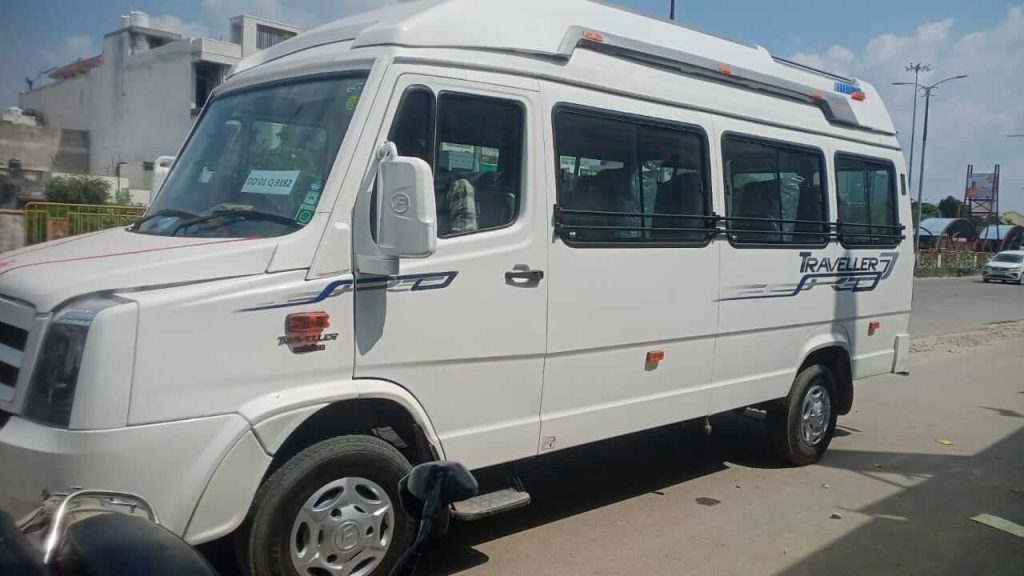 17 seater Tempo